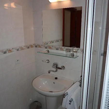Praha מלון 3*